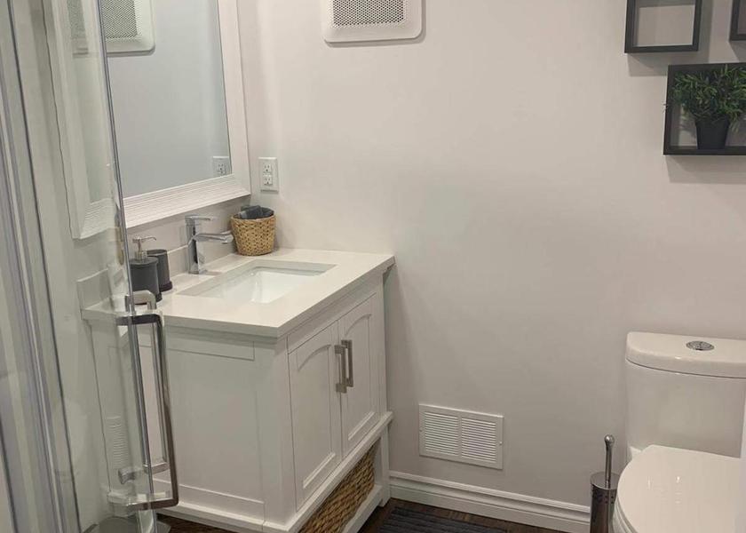 Quebec Laval Deluxe Queen Studio 