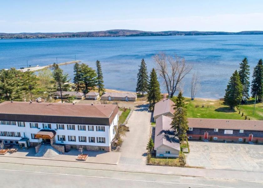 Ontario Huntsville exterior view