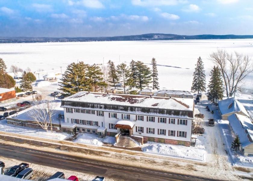 Ontario Huntsville exterior view