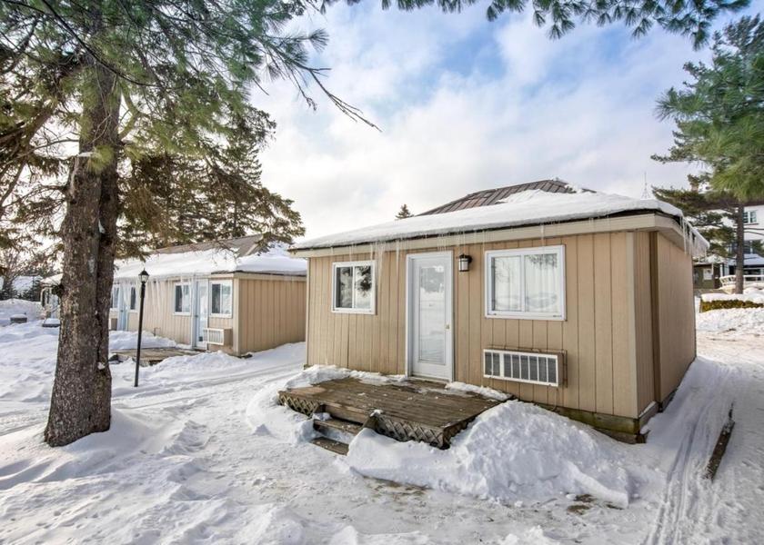 Ontario Huntsville Hotel Exterior