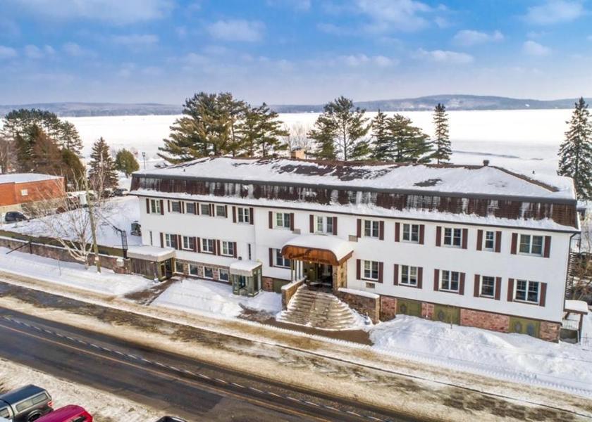 Ontario Huntsville exterior view