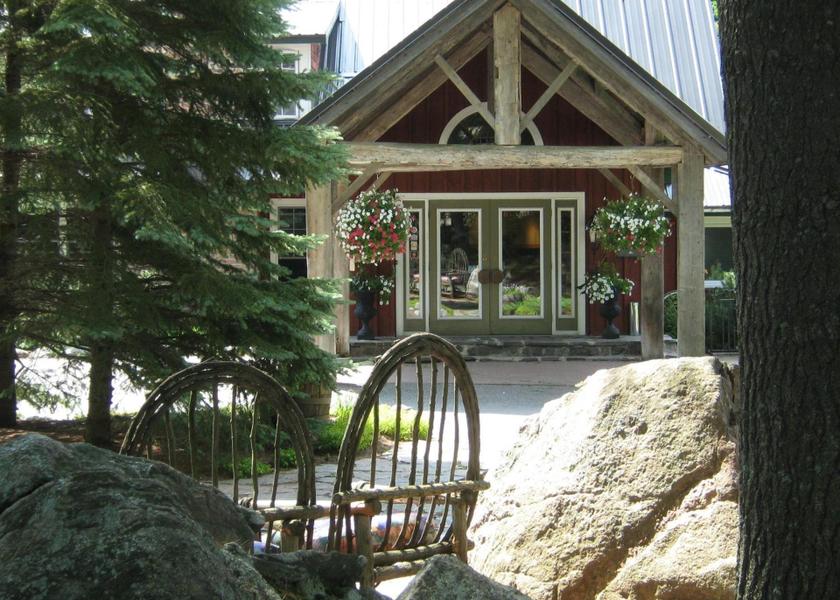 Ontario Huntsville exterior view