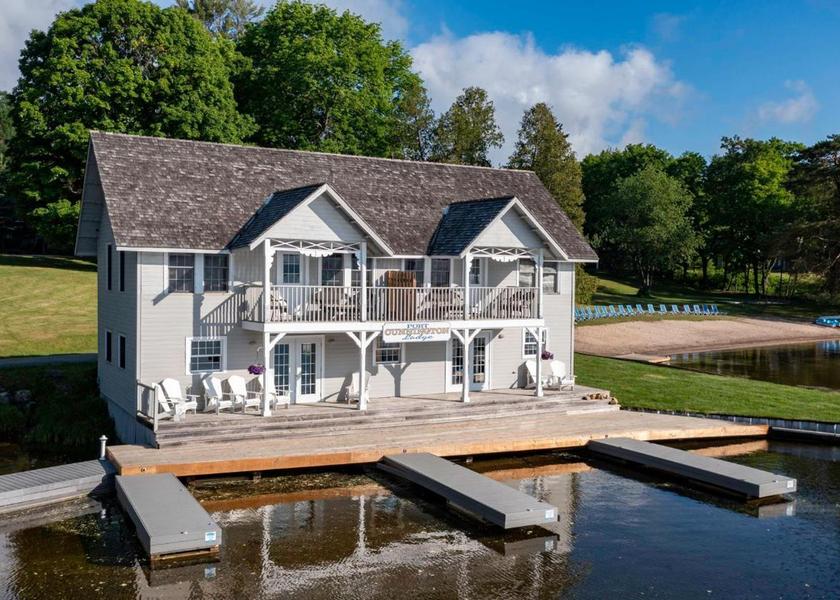 Ontario Huntsville Hotel Exterior