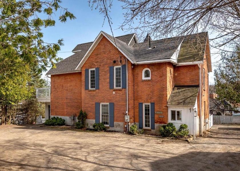 Ontario Huntsville exterior view