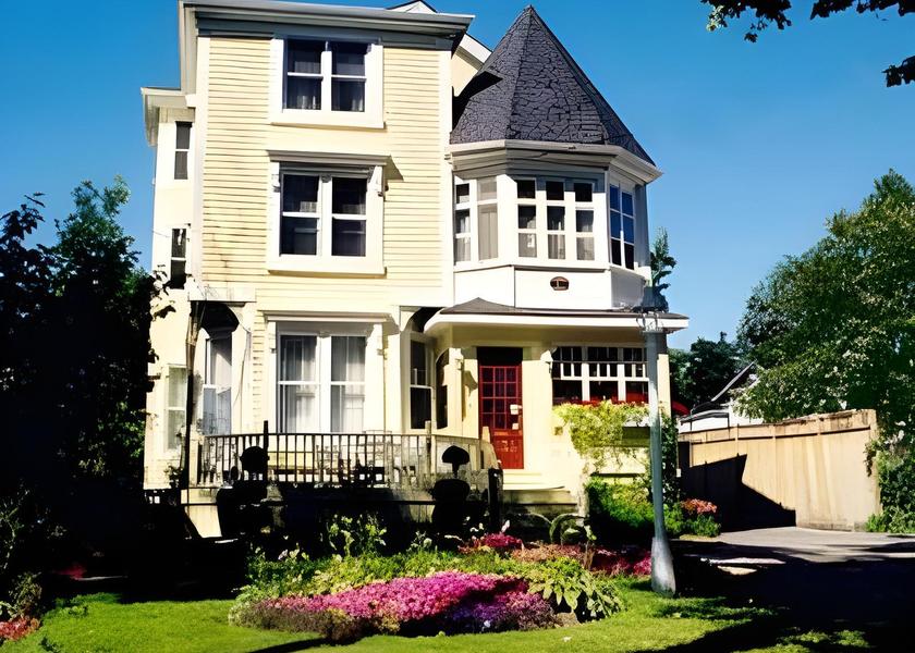 Ontario Niagara Falls exterior view