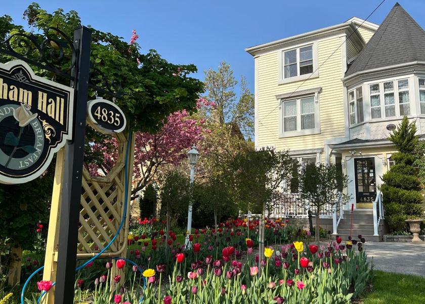 Ontario Niagara Falls exterior view