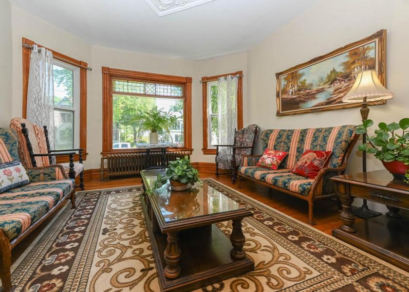 shared lounge/tv area