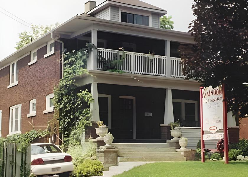 Ontario Niagara Falls exterior view