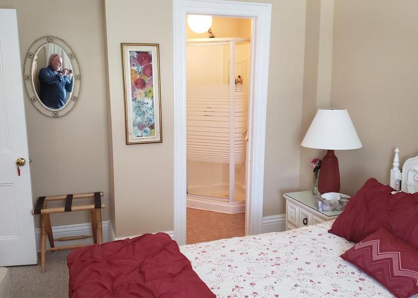 Ontario Prince Edward Double Room with Private Bathroom