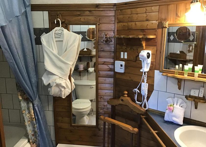 Quebec Petite-Riviere-Saint-Francois Triple Room