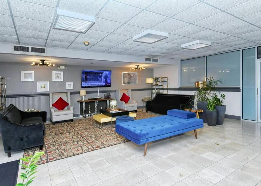 shared lounge/tv area