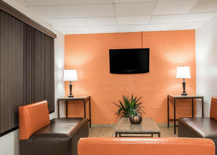 Illinois Naperville lobby