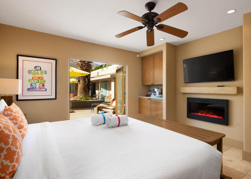 California Palm Springs King Suite with Pool View