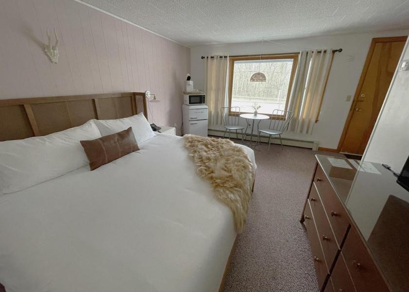 Massachusetts Hancock Deluxe King Studio