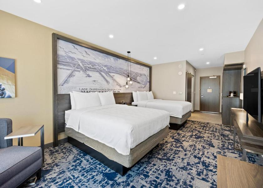 Michigan Marquette 2 queen beds, nonsmoking