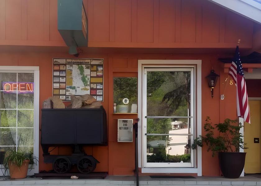California Sonora Exterior view