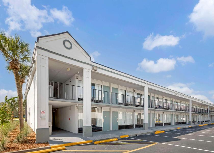 Florida Orange Park exterior view