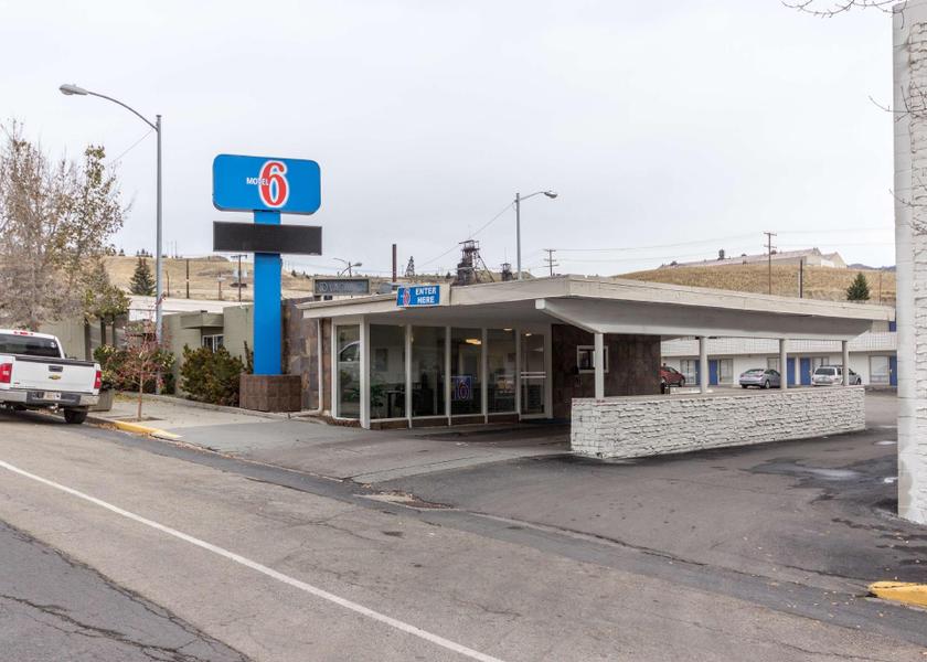 Montana Butte Hotel Exterior