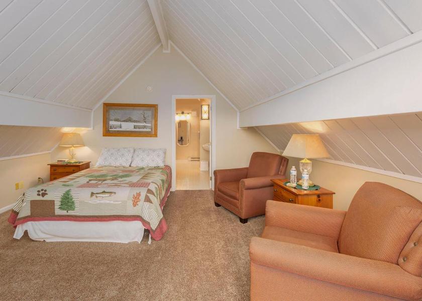 South Dakota Rapid City Deluxe Queen Room