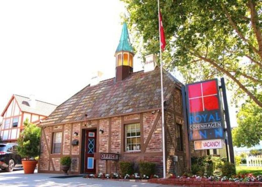 California Solvang entrance