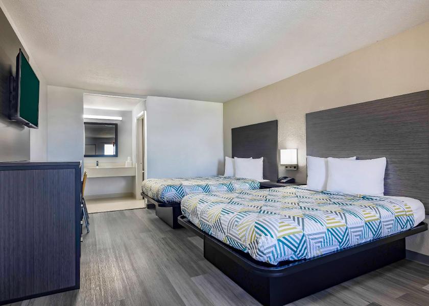 Louisiana Lake Charles 2 Queen Beds | Non-Smoking