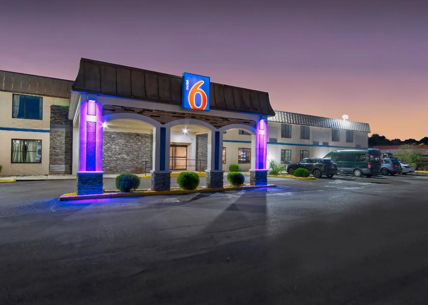 California Pleasanton exterior view