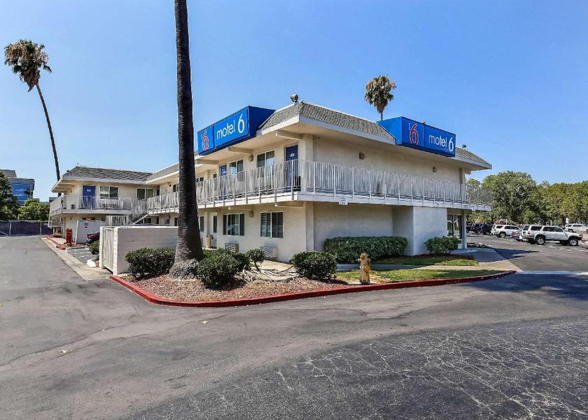 California Pleasanton exterior view