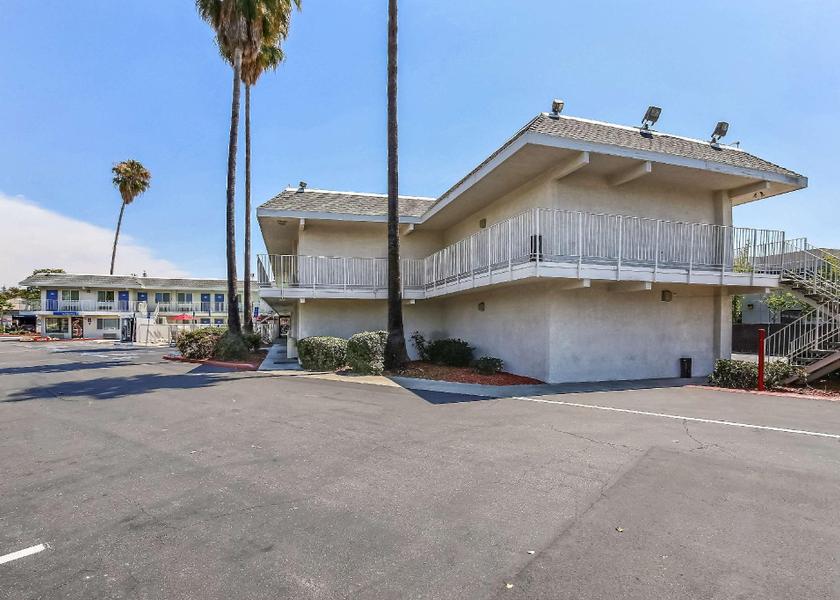 California Pleasanton exterior view