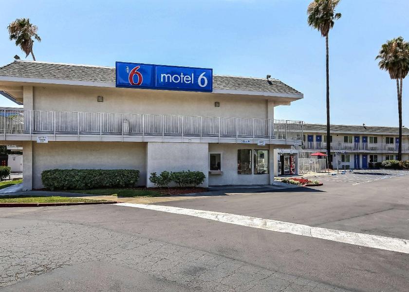 California Pleasanton exterior view