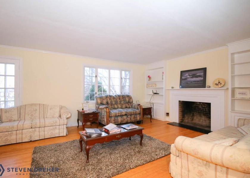 shared lounge/tv area