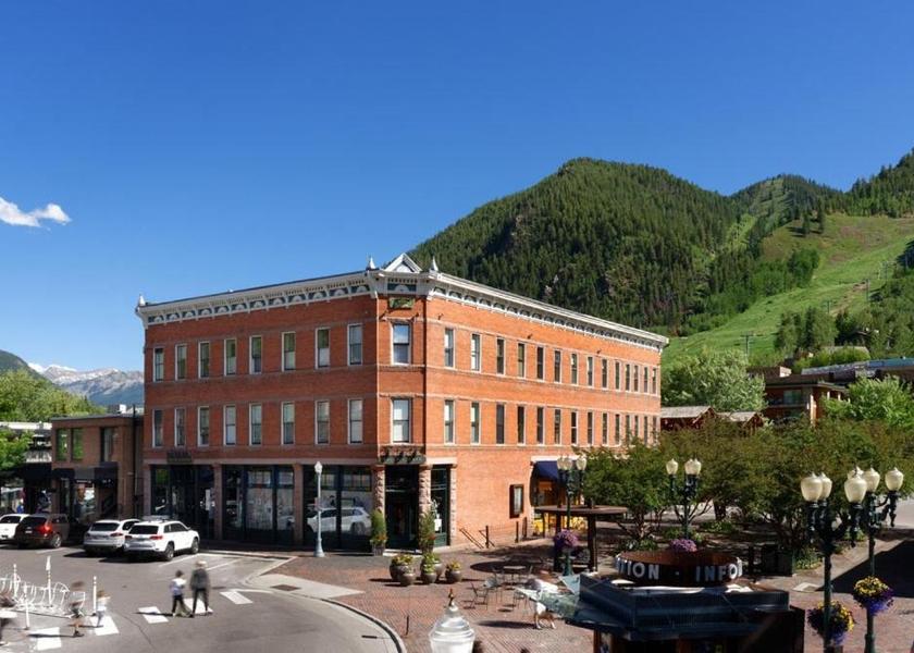 Colorado Aspen exterior view