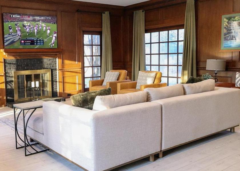 shared lounge/tv area