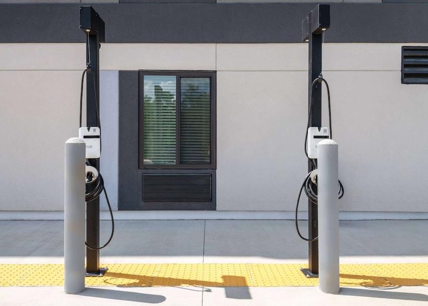 Electric vehicle charging station