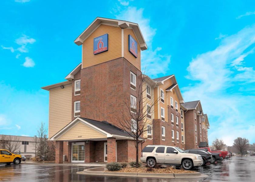 Kansas Lenexa exterior view