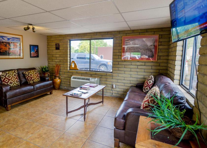 shared lounge/tv area