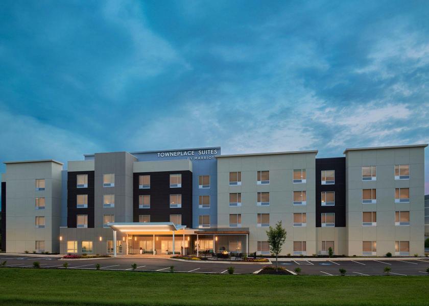 Georgia Calhoun exterior view