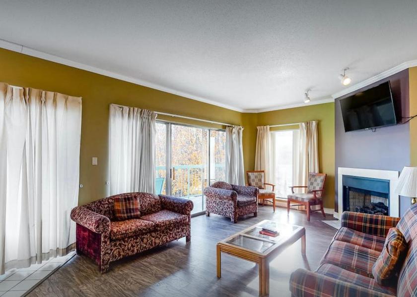 shared lounge/tv area