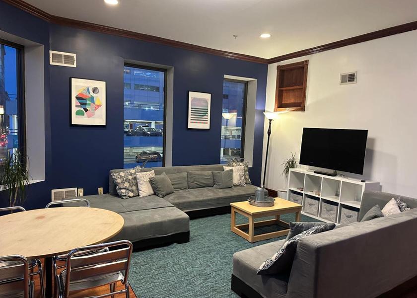 Pennsylvania Pittsburgh shared lounge/tv area