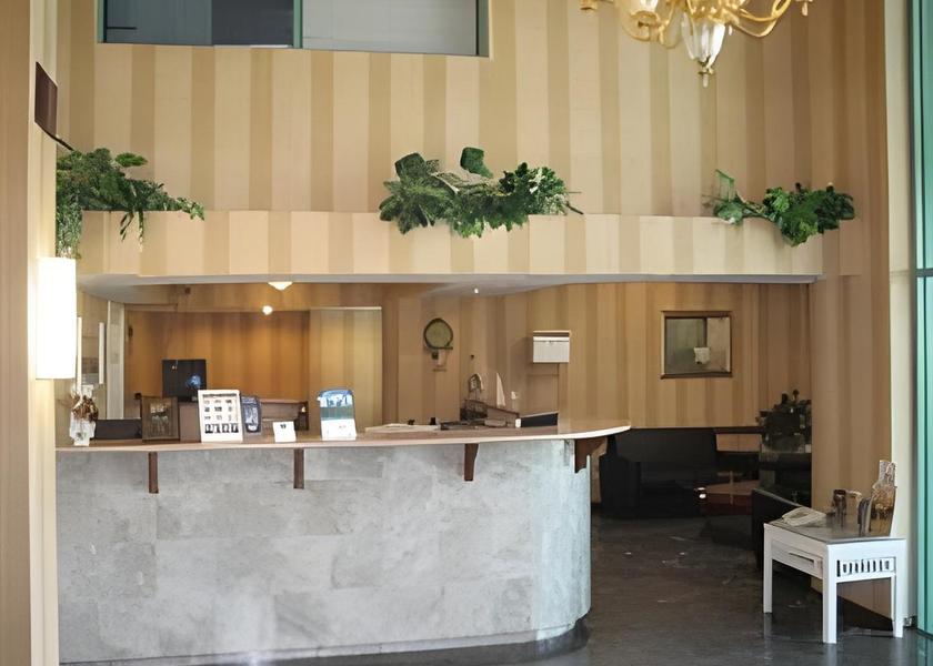 California Manhattan Beach lobby