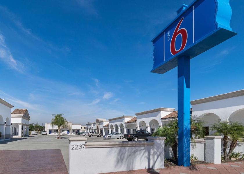 California Lomita exterior view