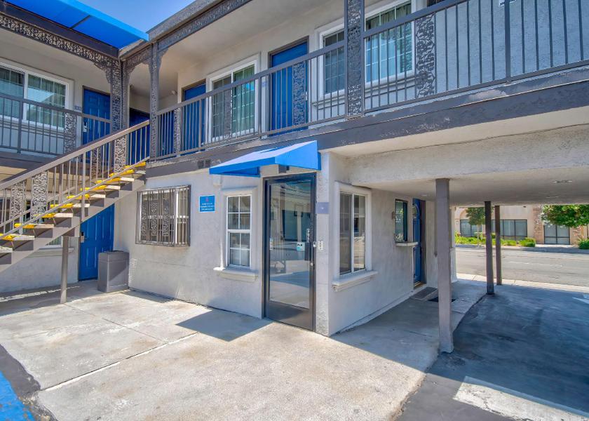 California Rosemead exterior view