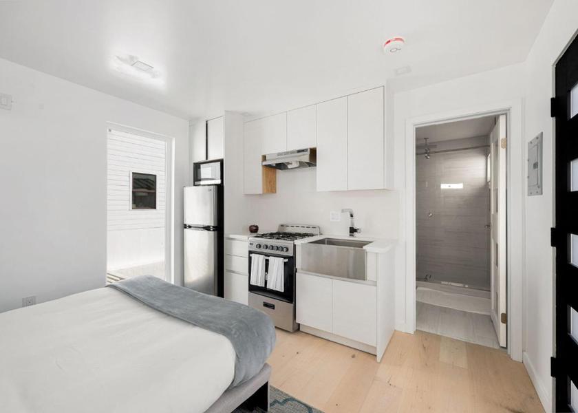 California Santa Monica Standard Studio