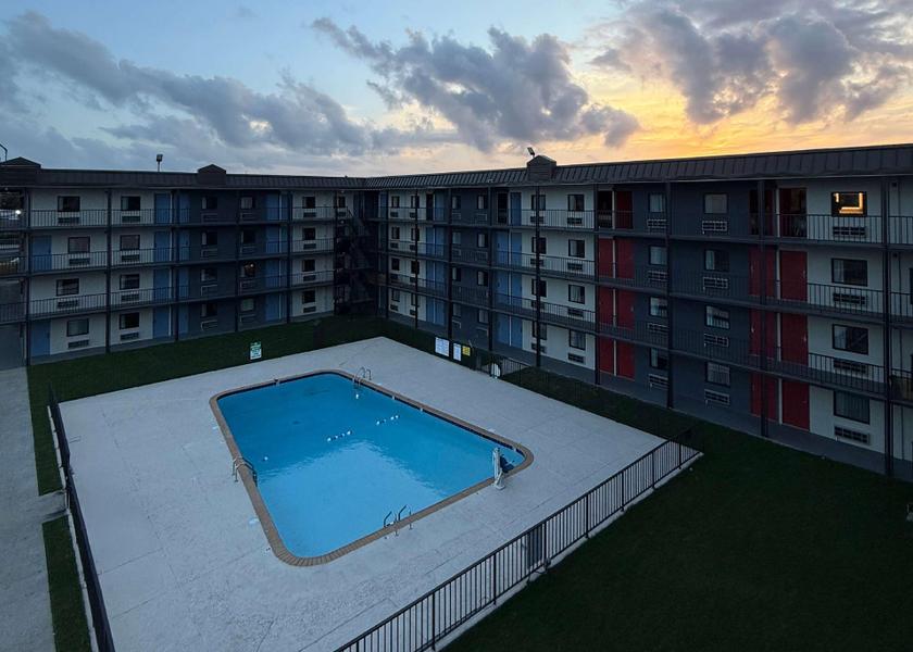 Louisiana Kenner swimming pool