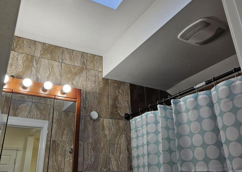 Illinois Des Plaines shower