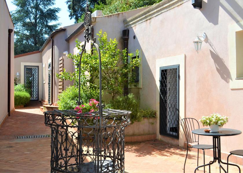 Sicily Valverde balcony/terrace