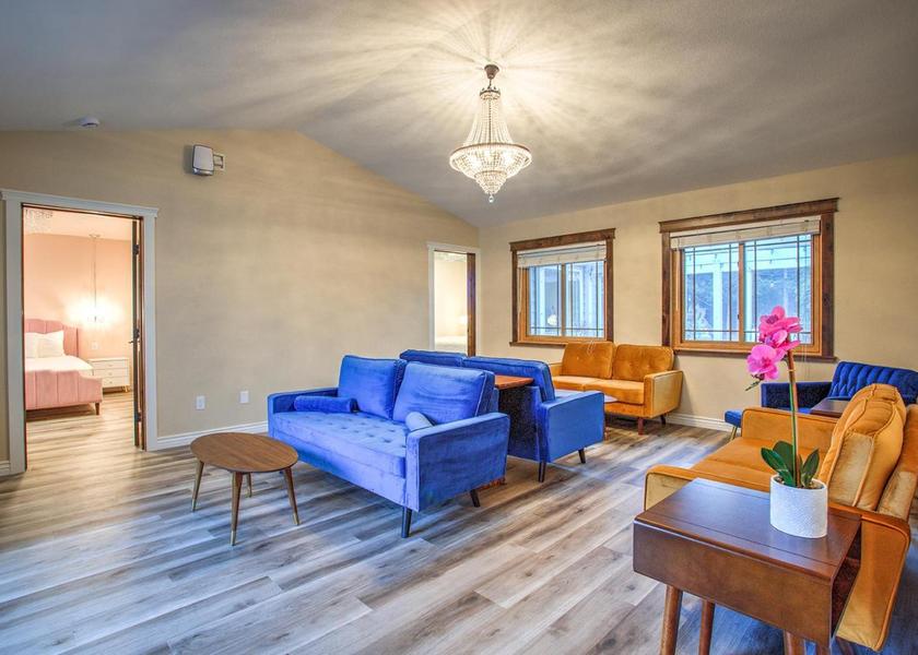 shared lounge/tv area