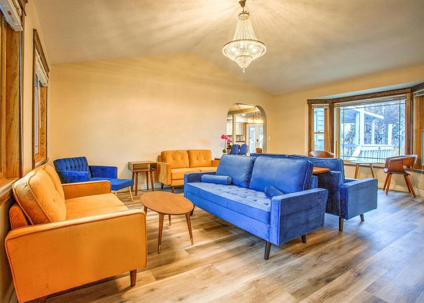 shared lounge/tv area