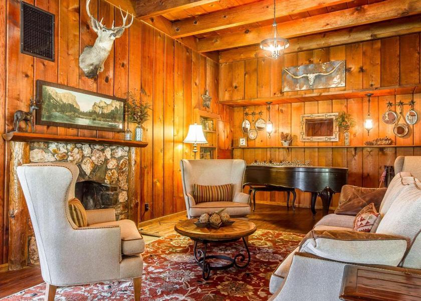 California Oakhurst lobby