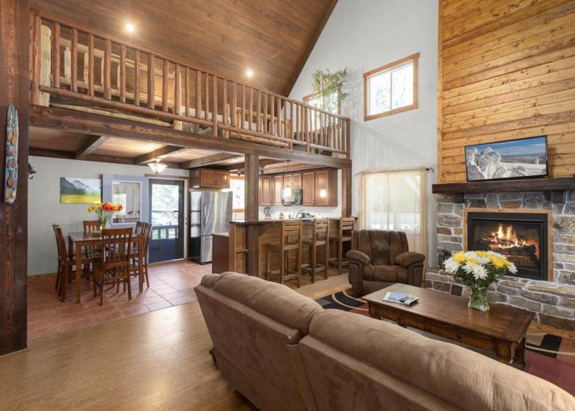 Montana East Glacier Park shared lounge/tv area