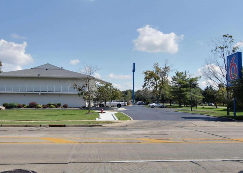 Ohio Middleburg Heights exterior view